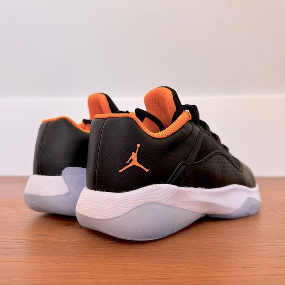 AIR JORDAN 11 CMFT LOW (GS), 4Y - Picture 4 of 9